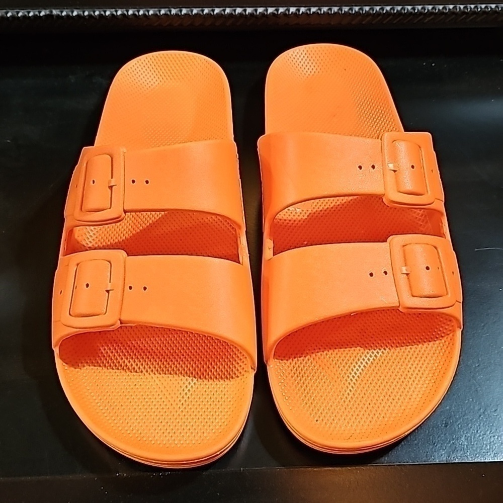 NWT Freedom Moses size 42/43 slides - Picture 1 of 3